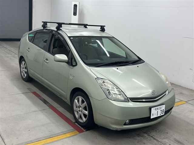 TOYOTA PRIUS — фото