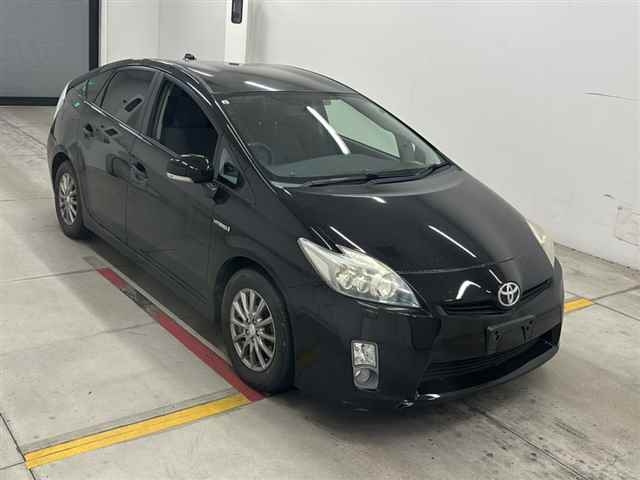 TOYOTA PRIUS — фото