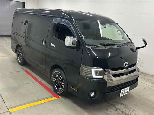 TOYOTA HIACE — фото
