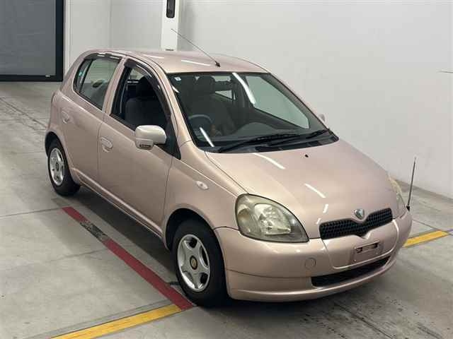 TOYOTA VITZ — фото