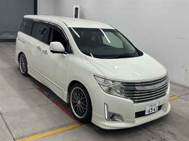 NISSAN ELGRAND — фото