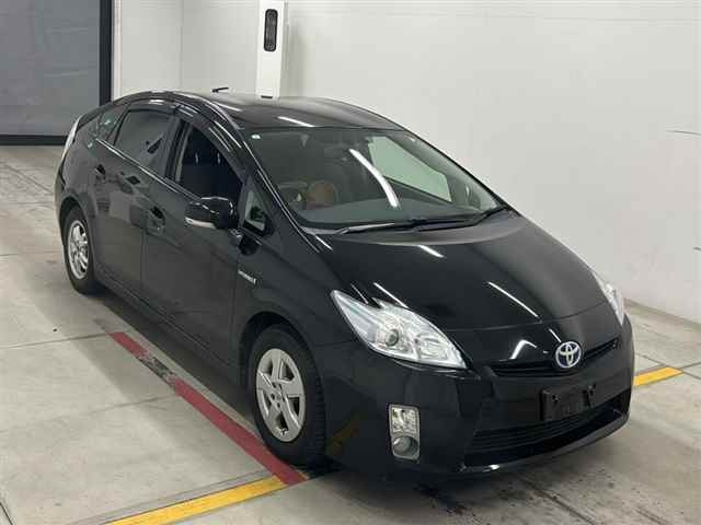 TOYOTA PRIUS — фото