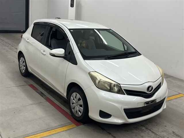 TOYOTA VITZ — фото