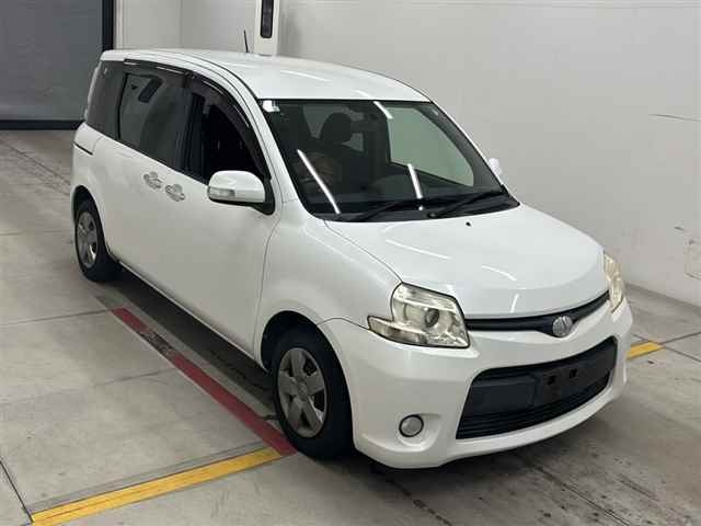 TOYOTA SIENTA — фото