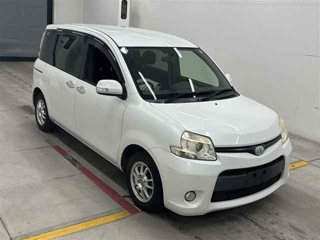 TOYOTA SIENTA — фото