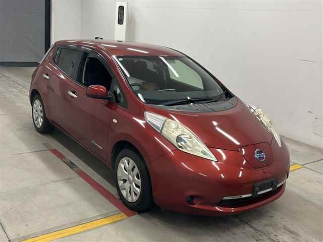 NISSAN LEAF — фото
