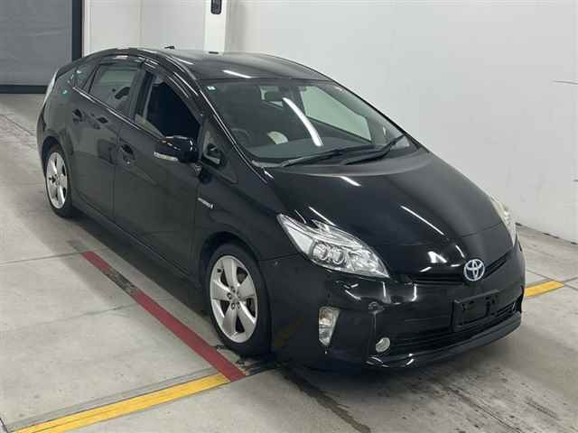 TOYOTA PRIUS — фото