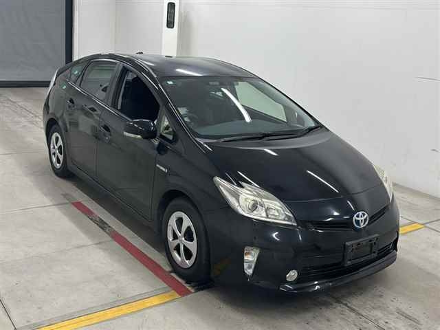 TOYOTA PRIUS — фото