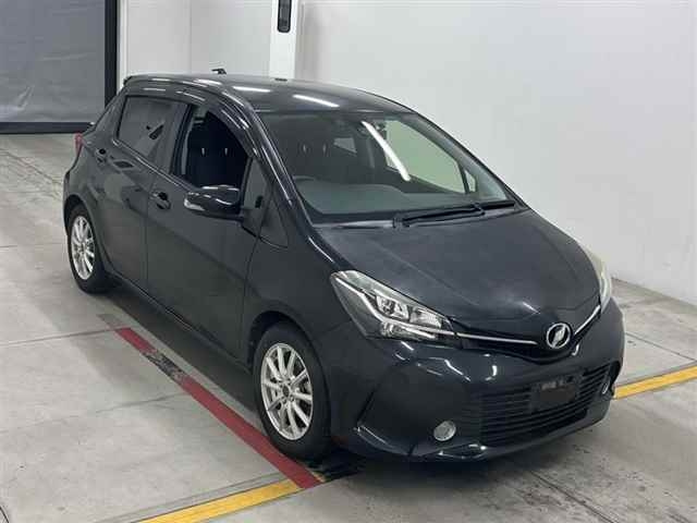 TOYOTA VITZ — фото