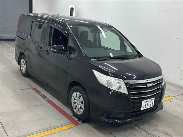 TOYOTA NOAH — фото