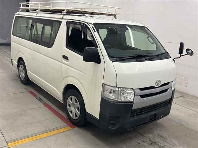 TOYOTA HIACE — фото