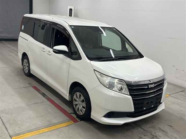 TOYOTA NOAH — фото