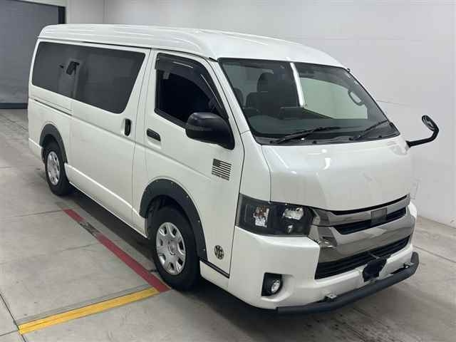 TOYOTA HIACE — фото