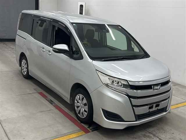 TOYOTA NOAH — фото