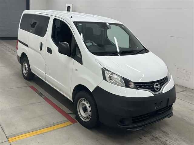 NISSAN NV200 — фото