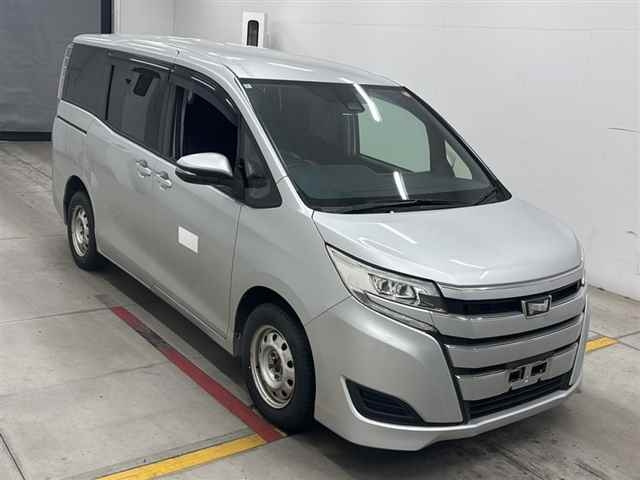 TOYOTA NOAH — фото