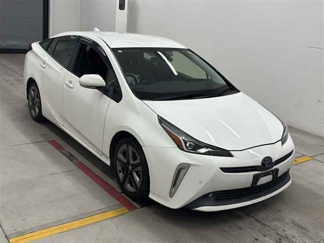 TOYOTA PRIUS — фото