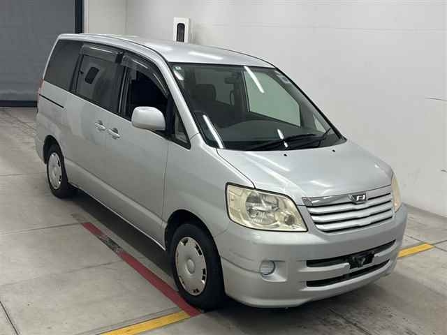 TOYOTA NOAH — фото