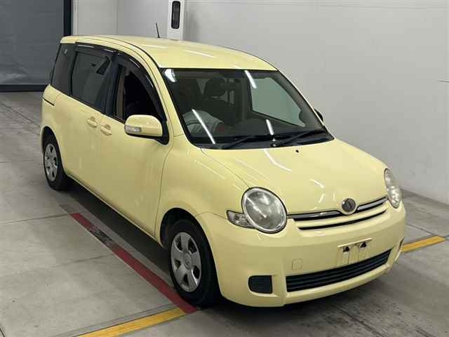 TOYOTA SIENTA — фото