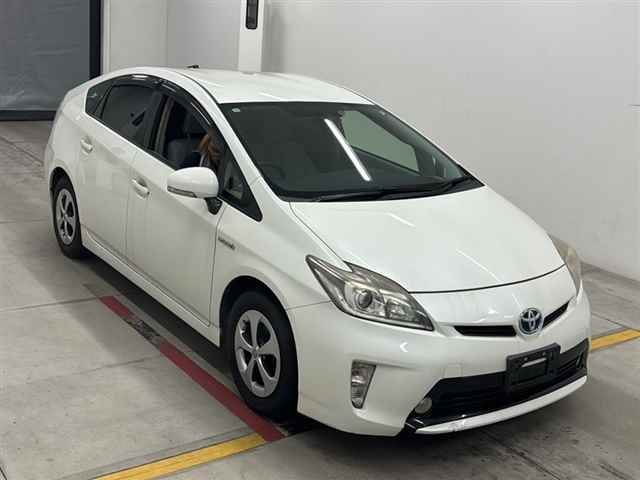 TOYOTA PRIUS — фото