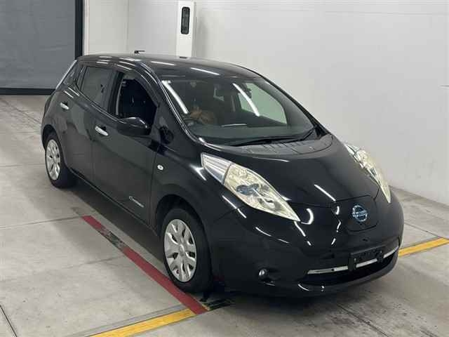 NISSAN LEAF — фото