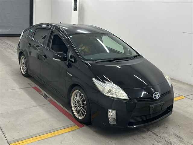 TOYOTA PRIUS — фото