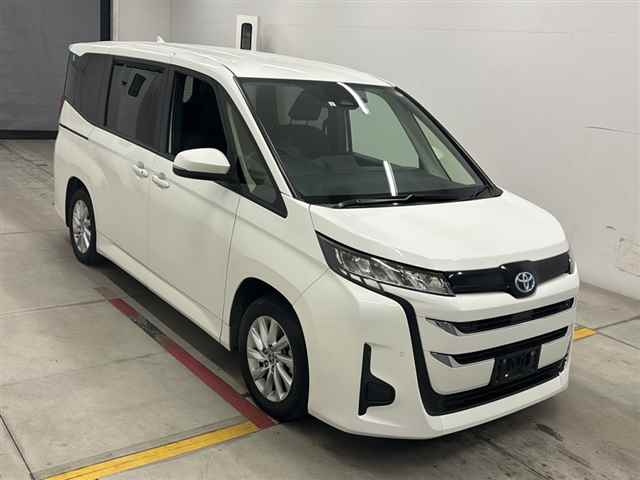 TOYOTA NOAH — фото