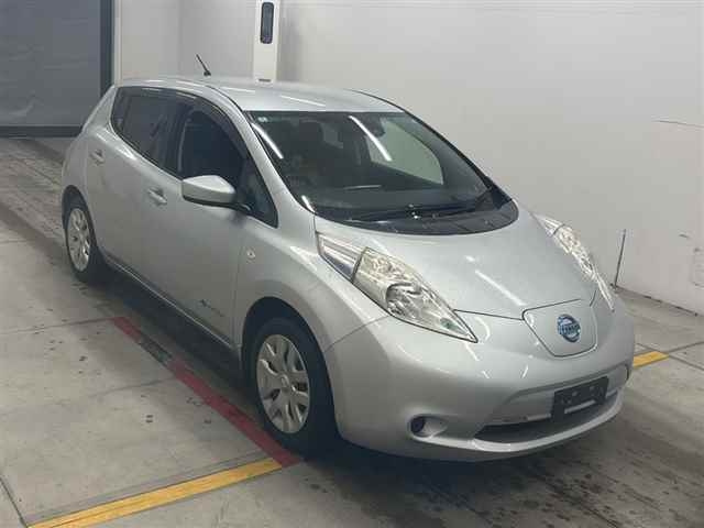NISSAN LEAF — фото