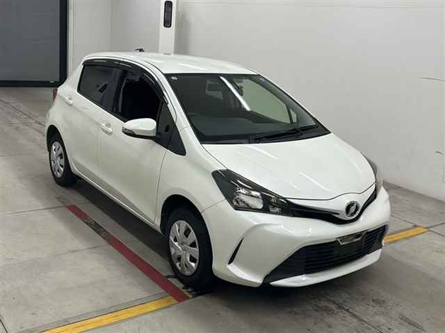 TOYOTA VITZ — фото