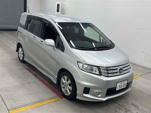 HONDA FREED — фото
