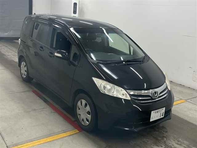 HONDA FREED — фото