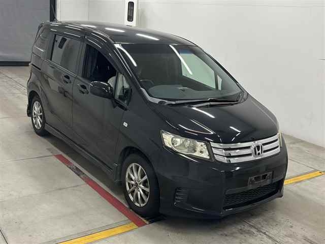 HONDA FREED — фото