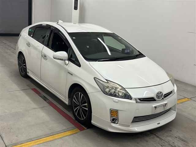 TOYOTA PRIUS — фото