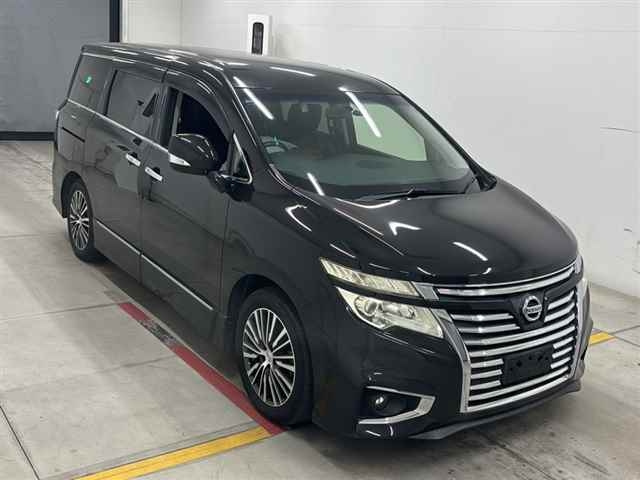 NISSAN ELGRAND — фото