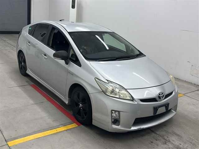 TOYOTA PRIUS — фото