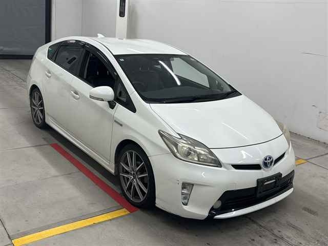 TOYOTA PRIUS — фото