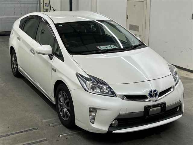 TOYOTA PRIUS — фото