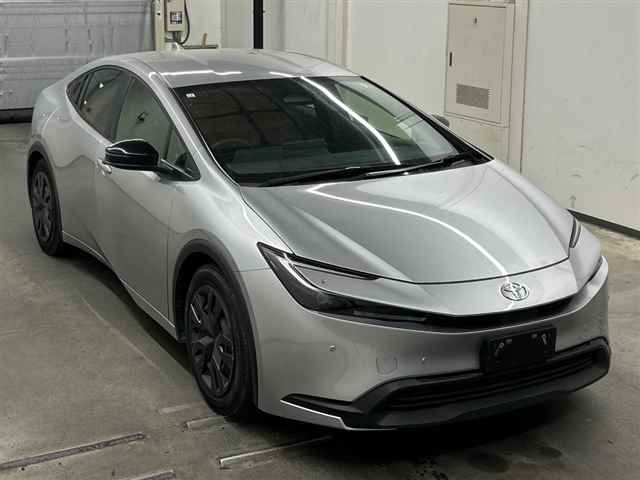 TOYOTA PRIUS — фото