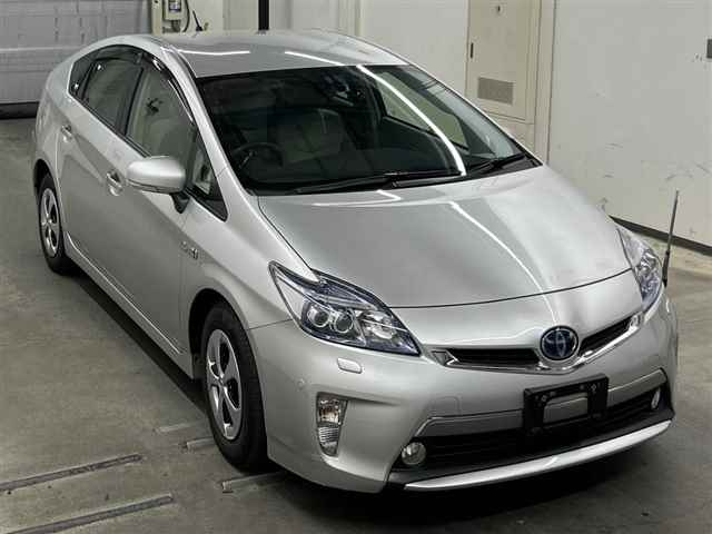 TOYOTA PRIUS — фото