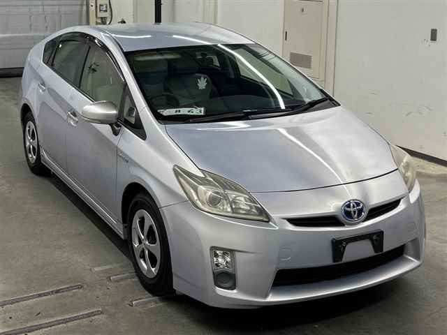 TOYOTA PRIUS — фото