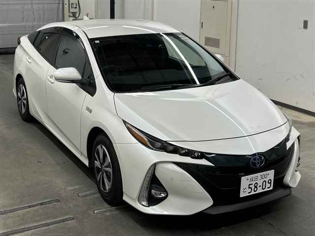 TOYOTA PRIUS — фото