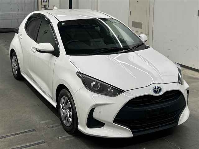 TOYOTA YARIS — фото