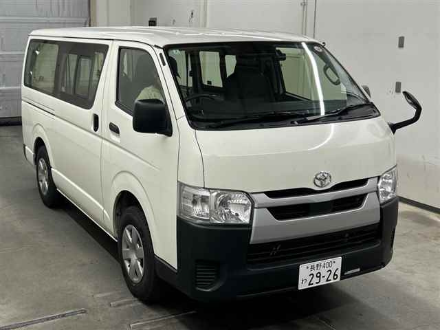 TOYOTA HIACE — фото