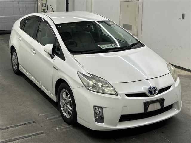TOYOTA PRIUS — фото