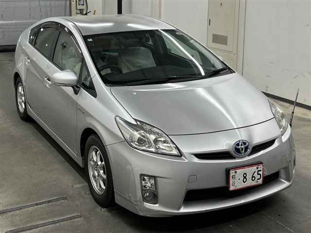 TOYOTA PRIUS — фото
