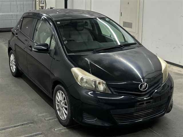 TOYOTA VITZ — фото