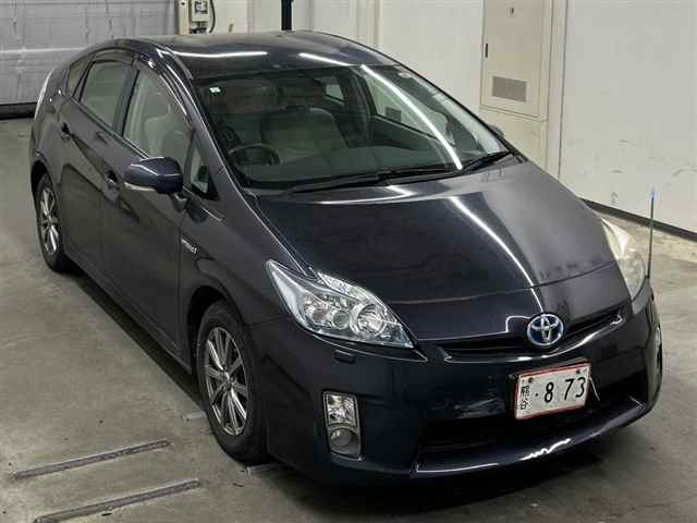 TOYOTA PRIUS — фото