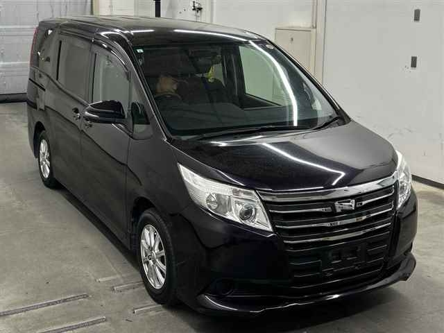 TOYOTA NOAH — фото
