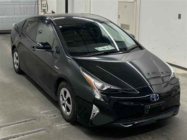 TOYOTA PRIUS — фото