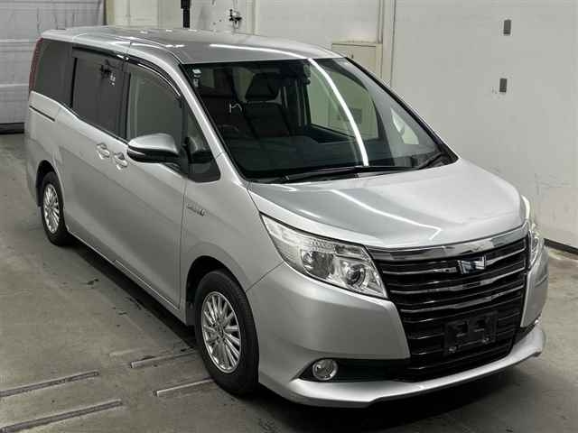 TOYOTA NOAH — фото